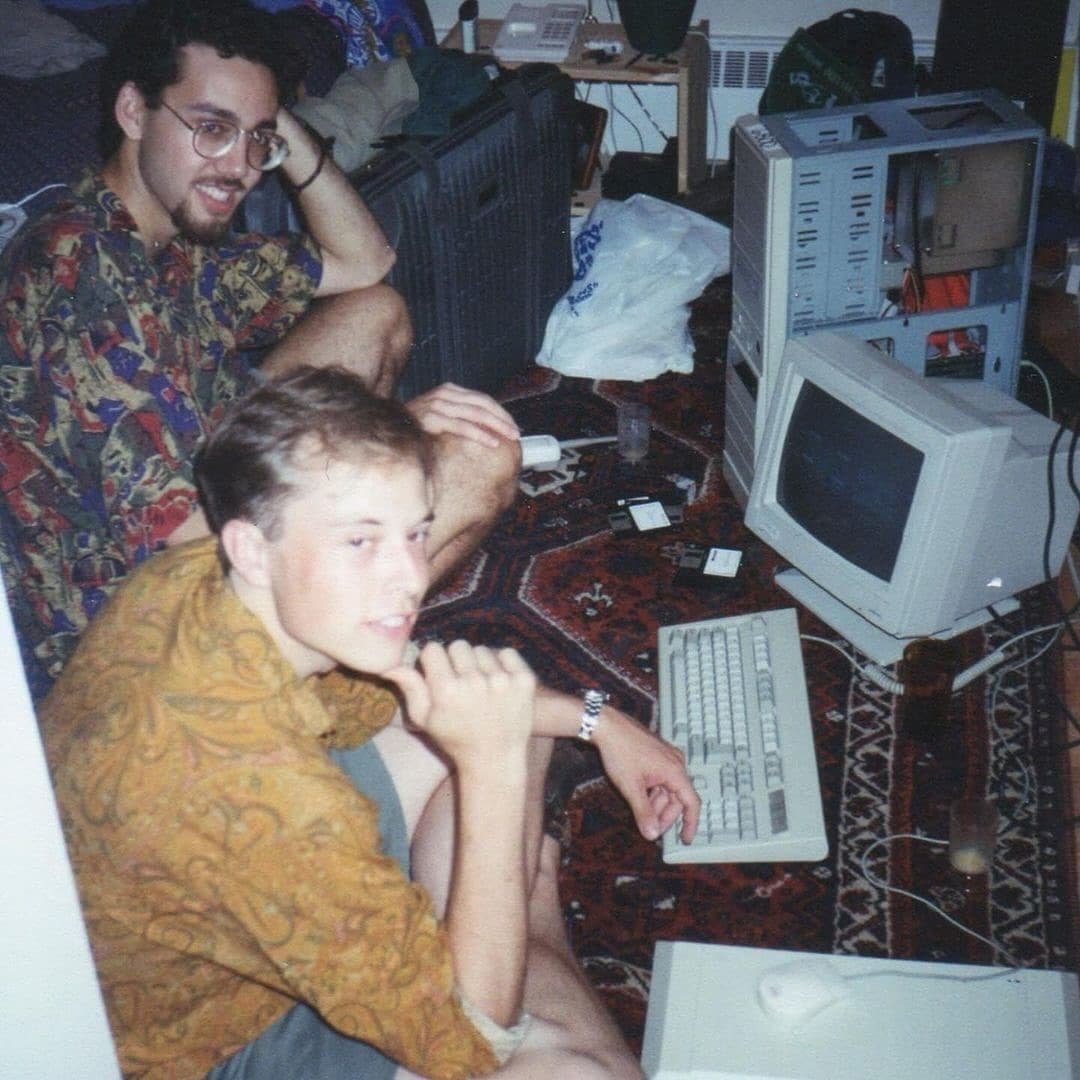 YOUNG ELON logo